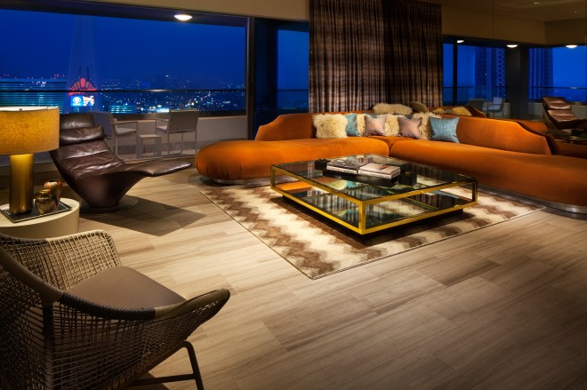 who4429gr-207074-Wow Suite 1 Living Room-High